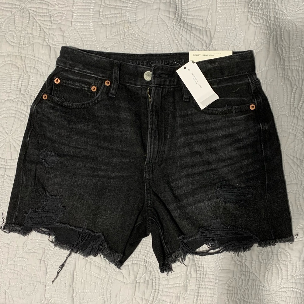 American Eagle 🦅 Boyfriend 90’s distressed shorts // size 2 (26)